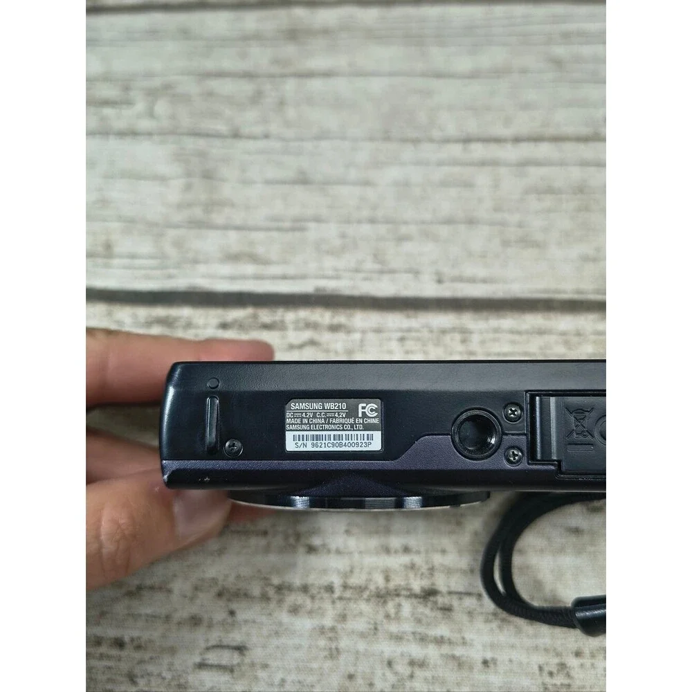 Samsung WB Series WB210 14.0MP Digital Camera Point And Shoot Black Tested
